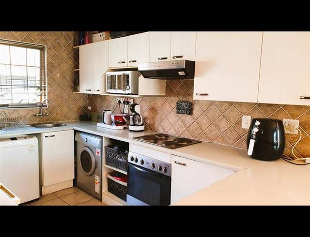 2 BEDROOM TOWNHOUSE FOR SALE IN VERWOERDPARK